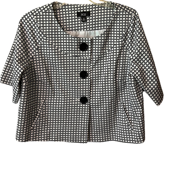 AGB Women’s Short  Black & White Jacket - 3 Buttons Down the Front - Size 12 - Picture 2 of 10